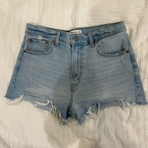 Abercrombie & Fitch The Mom Short High Rise